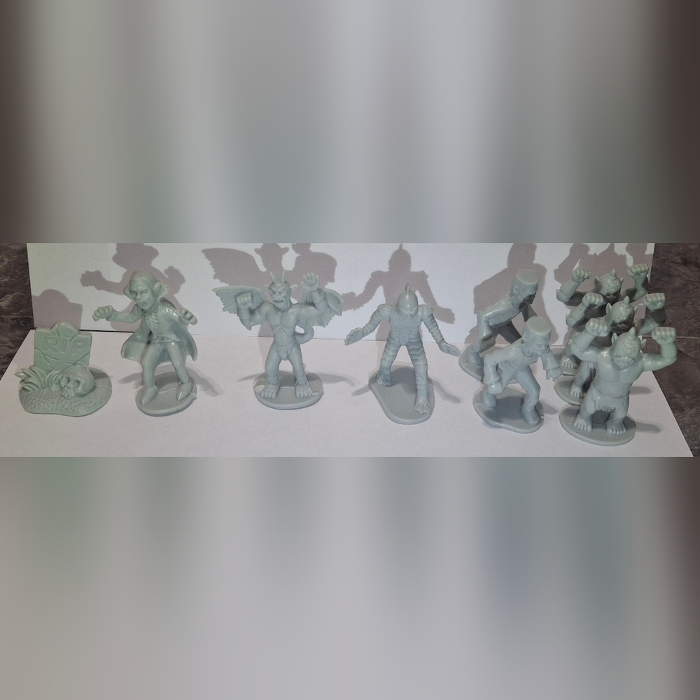 Universal Studios Monsters Mini Figure Lot Universal Monster Plastic 2” 9Figures